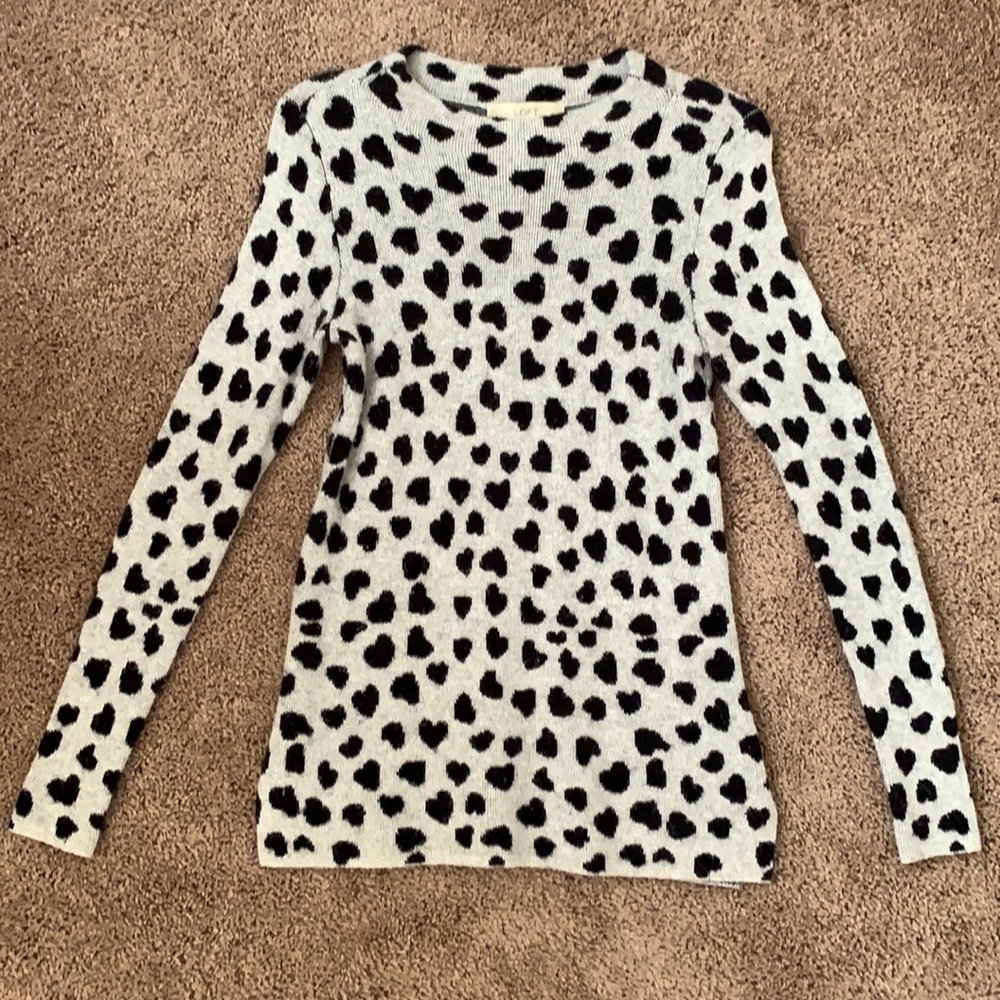 Loft sweater, XS Petite, legging friendly, gray with black “heart shape” print.